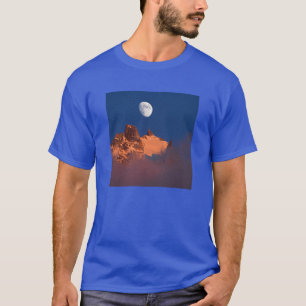 Bei Sonnenaufgang   Aiguille du Plan Chamonix, Fra T-Shirt