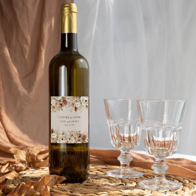 Beifall für die Liebe Rustikale Hochzeit Weinetikett (Cheers to love wine bottle labels - Rustic Floral Brown Neutral Wedding Collection by Darling & May)