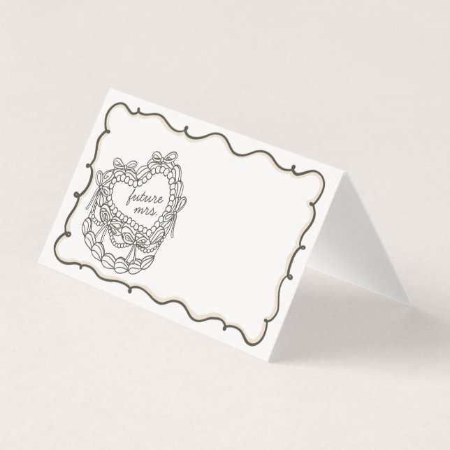 Beige Bow Coquette Cake Brautparty Platzkarte (Vorderseite)