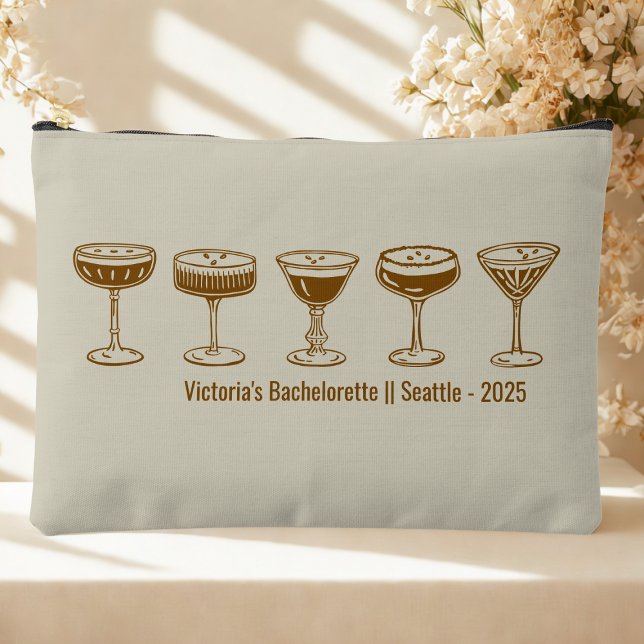 Beige Bridesmaid Espresso Martini Bachelorette  Zubehörtasche (Von Creator hochgeladen)