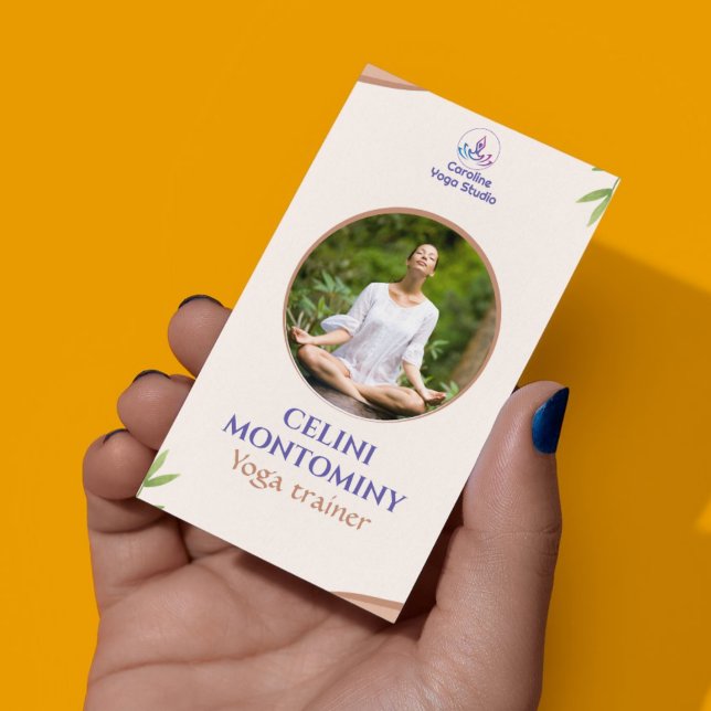 Beige Brown Minimalistisch Yoga Trainer Business C Visitenkarte (Beige Brown Minimalist Yoga Trainer Business Card)