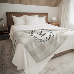 Beige Buffalo Karo Monogram   Modernes Bauernhaus Fleecedecke