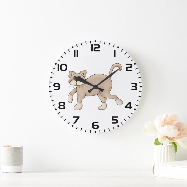 Beige Cat Drawing with Green Eyes Große Wanduhr (Von Creator hochgeladen)