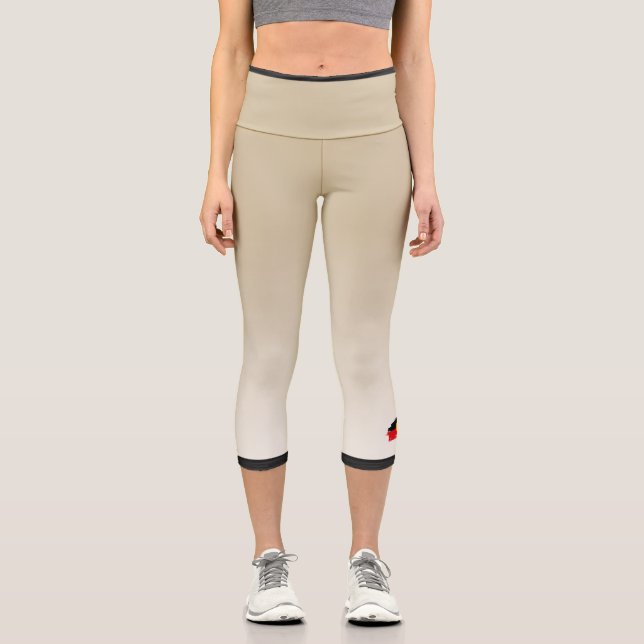 Beige Color Gradient with Aboriginal Flag Capri Leggings (Vorderseite)