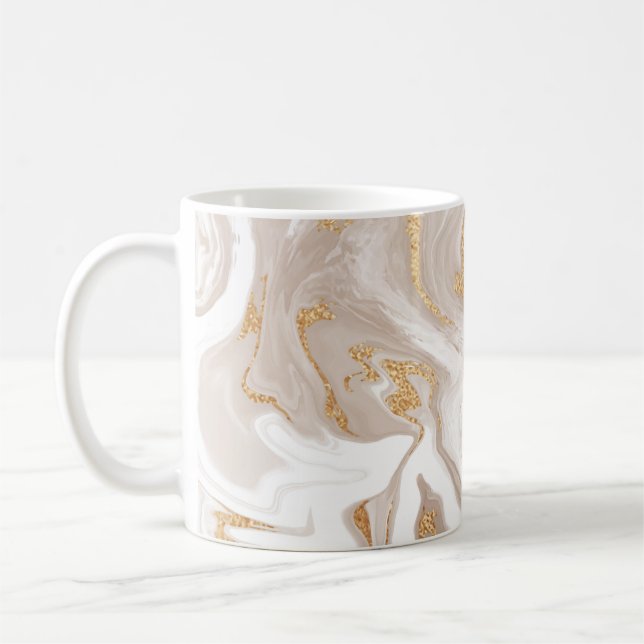 Beige flüssige Marmor, Goldlinienkunst. Kaffeetasse (Links)