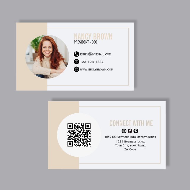 Beige Foto QR Code Verbinde dich mit mir Minimal Visitenkarte (Modern beige photo QR code design to share your contact details instantly with style.)