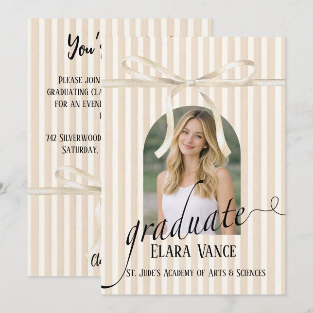 Beige gestreifte Kokette Schleife Abschlussfeier Einladung (Vorne/Hinten)