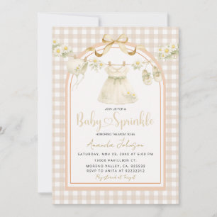 Beige Gingham-Daisy-Wäscheleine Baby Sprinkle Einladung