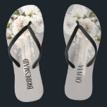 Beige Gray White Floral Weddinig Bridesmaid Custom Flip Flops<br><div class="desc">Sie werden diese elegante und schicke,  beige graue Textur mit geometrischen,  weißen Perlen mit botanischen Blumen-Ponys Liebe. Es stehen passende Produkte und Einladungen zur Verfügung. Sie können den Text für Ihre Bedürfnisse ändern.</div>