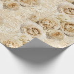Beige Heirloom-Rose mit Damask Geschenkpapier<br><div class="desc">Ein elegantes Blumendesign mit neutralen beigefarbenen Rose auf einem Damast-Hintergrund bedeckt dieses Verpackungspapier.  Ideal für Hochzeiten oder andere besondere Anlässe.</div>