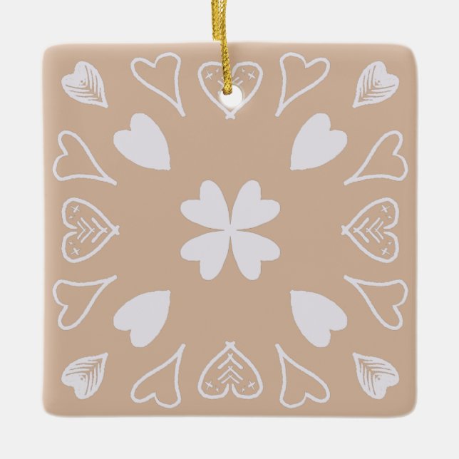 Beige Herz Folk Art Muster Weihnachtsbaum Keramikornament (Vorderseite)