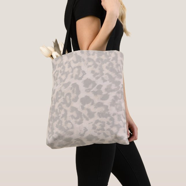 Beige Leopardendrucke. (Von Nahem)