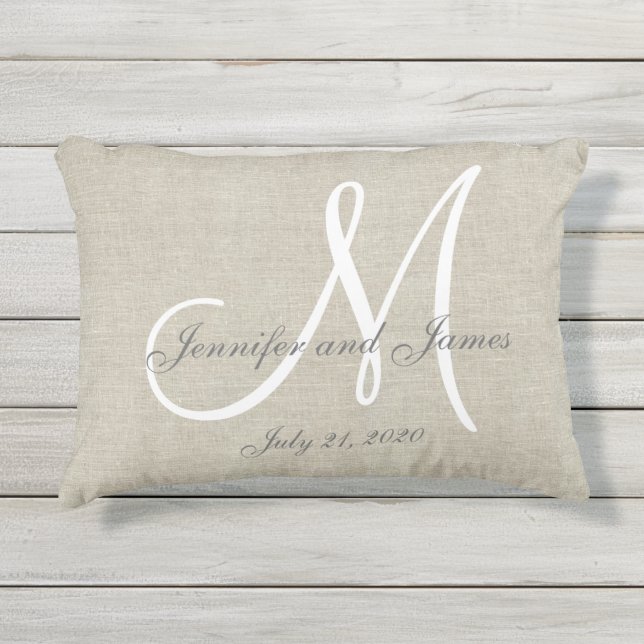 Beige Linen Gray White Monogram Wedding Keepake Kissen Für Draußen (Vorderseite)