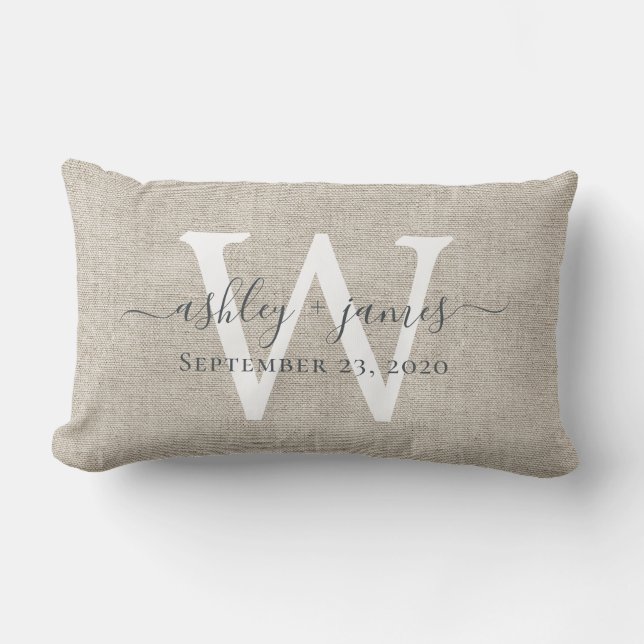 Beige Linen White Monogram Wedding Keepake Lendenkissen (Vorderseite)