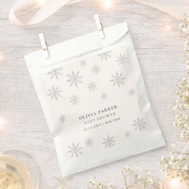 Beige Minimal Boho Winter Snowflake Babydusche Geschenktütchen (Ausgeschnitten)