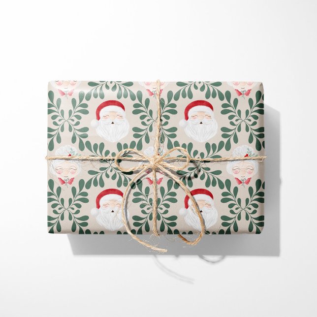 Beige Mr. & Mrs. Claus Christmas Wrapping Paper Geschenkpapier (Von Creator hochgeladen)