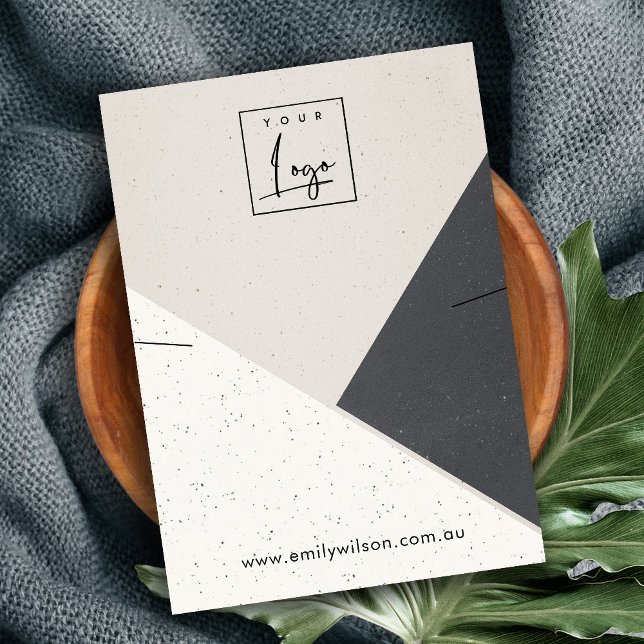 Beige Schwarz-weiße Keramik-Nekklace-Logo Visitenkarte (Von Creator hochgeladen)