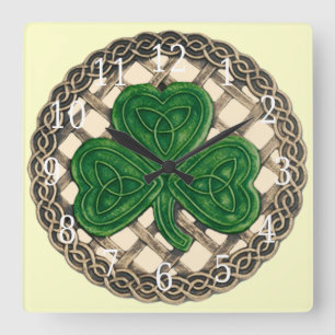Beige Shamrock And Celtic Knots Square Clock Quadratische Wanduhr