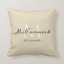 Beige Skript-Monogramm-Familie personalisiert Kissen