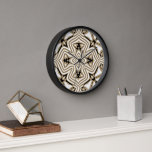 Beige Taupe Brown Schwarz-weiße Bohemische Kunst Uhr<br><div class="desc">Schönes, zeitgenössisches, beige-braunes, schwarzes und weißes Bohemisches Mosaikmuster. Modernes, modernes, eklektisches und trendiges Design für den künstlerischen Zuhause-Innendekorator oder künstlerische angesagte Trendsetter, Vintage Retro-Art-Stil oder abstrakt geometrischer Motiv-Liebhaber. Erhältlich auf einer Vielzahl von beliebten Zuhause Dekorakzenten und trendigen Mode inspiriert Accessoires für die Dekoration des Wohn- oder Familienzimmers Ihrer Zuhause, der...</div>