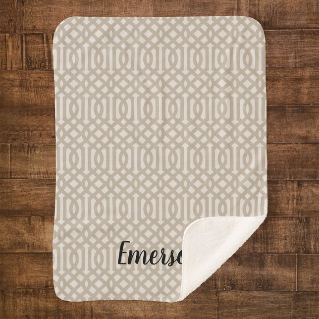 Beige Trellis Monogram | Modernes Bauernhaus Sherpadecke (Von Creator hochgeladen)