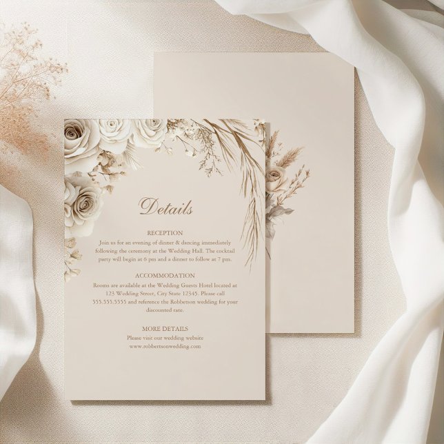 Beige trockene Blume und Details zur Hochzeit von  Einladung (Beige Dried Flower and White Rose Wedding Details Invitation on an elegant silky tablecloth)