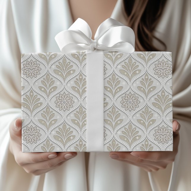 Beige-weißes glänzendes Vierblattmuster Geschenkpapier (Von Creator hochgeladen)