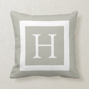 Beige weißes kundenspezifisches Monogramm Kissen