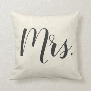Beige White Mrs.   Mr&Mrs. Wedding Throw Kissen