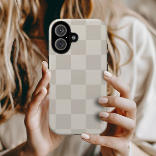 Beiger Retro-Karo iPhone 16 Hülle