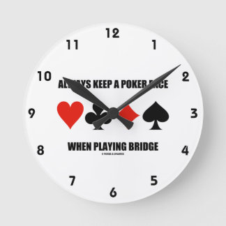 Beim Brillenspielen immer ein Poker-Gesicht Behalt Runde Wanduhr