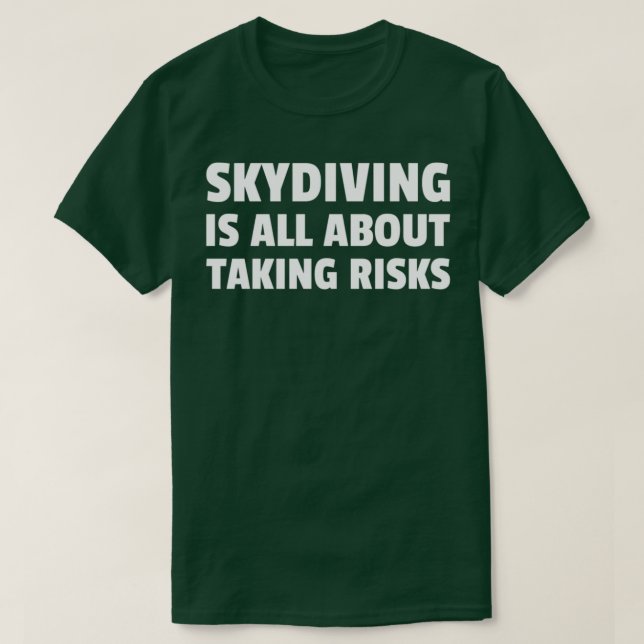 Beim Skydiving geht es nur darum, Risiken einzugeh T-Shirt (Design vorne)