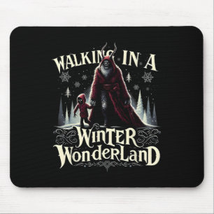 Beim Spaziergang in einem winterlichen Wunderland Mousepad