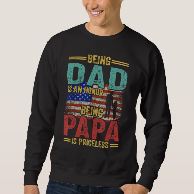 Being A Dad and Papa  Retro  Fathers Day USA Flag Sweatshirt (Vorderseite)
