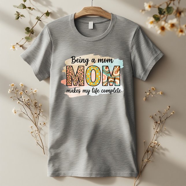 Being a Mom Makes My Life Complete – Cute Mom T-Shirt (Von Creator hochgeladen)