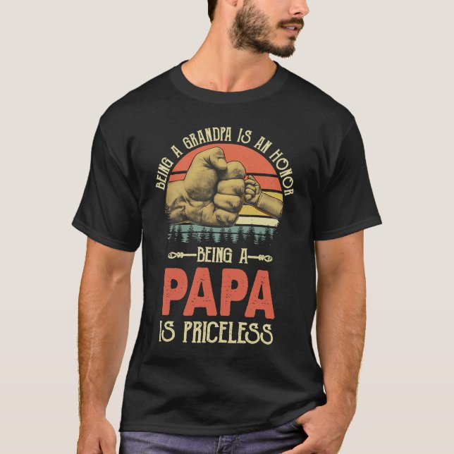 Being Grandpa Is An Honor Being Papa Is Priceless  T-Shirt (Vorderseite)