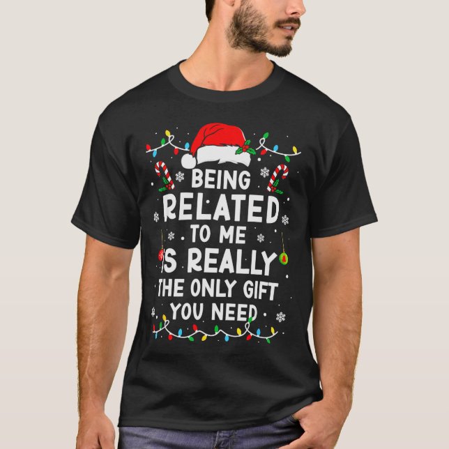 Being Related To Me Funny Christmas Family Xmas Pa T-Shirt (Vorderseite)