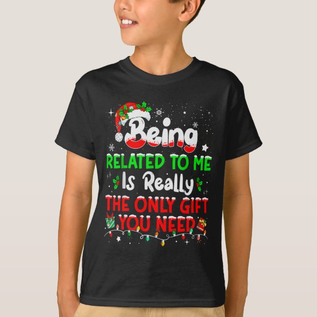 Being Related To Me Funny Christmas Family Xmas Pa T-Shirt (Vorderseite)