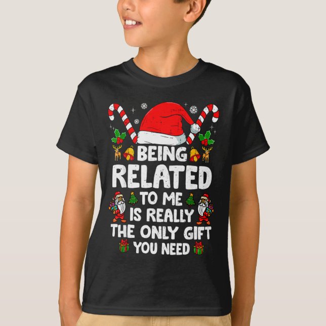 Being Related To Me Funny Christmas Family Xmas Pa T-Shirt (Vorderseite)