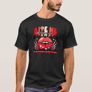 Beiß mich bitte Halloween Vampir Grusel Halloween  T-Shirt
