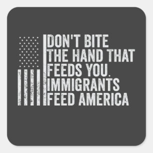 Beiß nicht die Hand, die dir Amerikaner Füttre Quadratischer Aufkleber