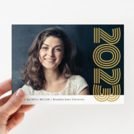 Bekanntgabe des Abschlusses zum Foto des Haushalts