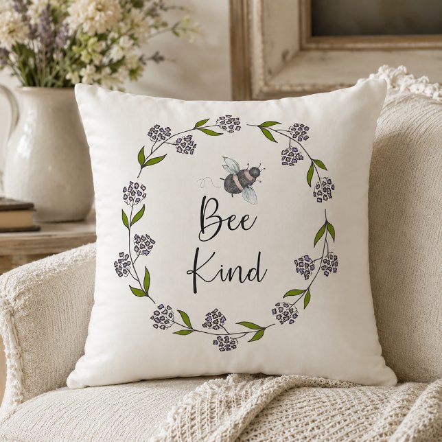 Bekind Floral Wreath Kissen (Bee Kind Pillow)