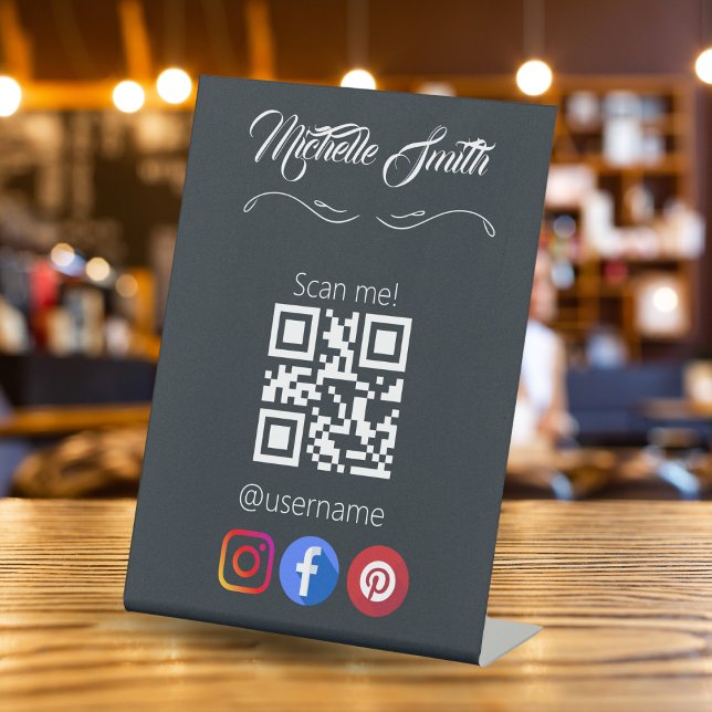 Bekleidung Schwarz-weiß Grau Qr Code Sockelschild (Clothing Black White Gray Grey Qr Code Pedestal Sign)