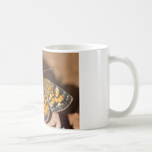 Bekleidung und Geschenke für braune und orangefarb Kaffeetasse
