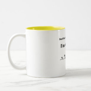 "Belästigt mich nicht, dass ich wächst" Pflanze üb Zweifarbige Tasse