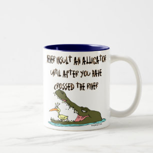Beleidigen Sie nie einen Alligator Zweifarbige Tasse