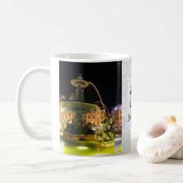 Beleuchteter Brunnen und Meerjungfrau. Rossio, Lis Kaffeetasse