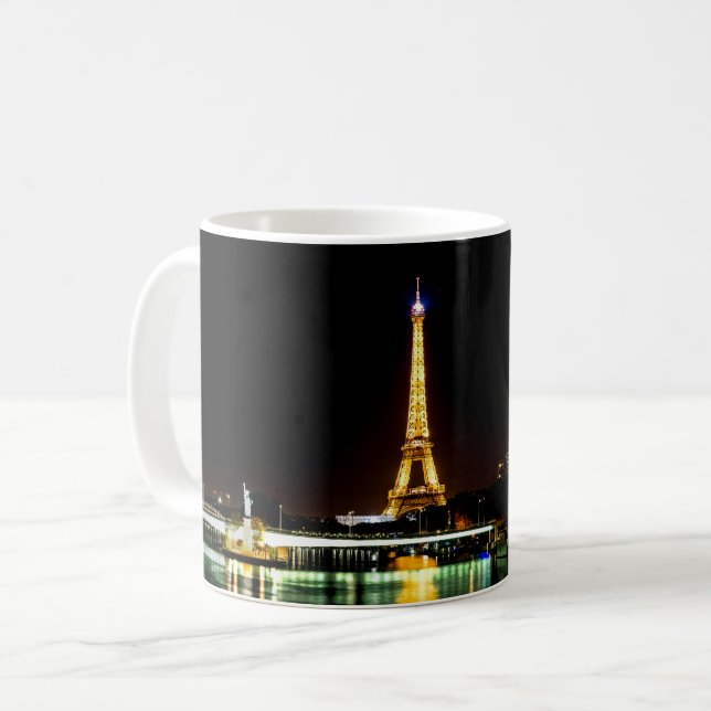 Beleuchteter Eiffelturm in Paris nachts Kaffeetasse (Vorderseite Links)