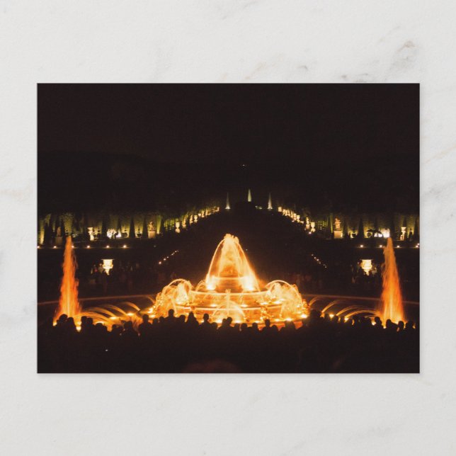 Beleuchteter Springbrunnen in Versailles bei Nacht Postkarte (Vorderseite)